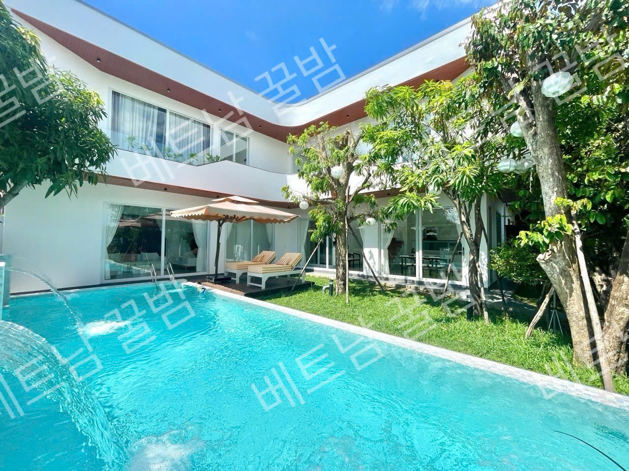 岘港泳池别墅3房室内 Da Nang pool villa